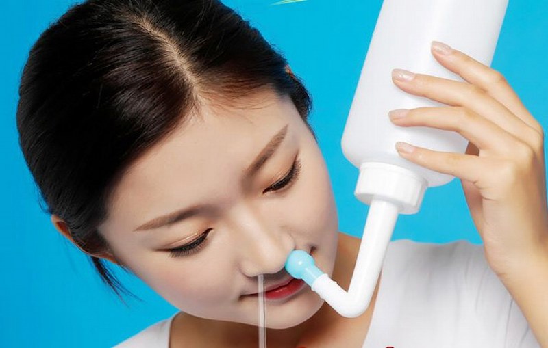 Nước muối sinh lý giúp vệ sinh mũi và giảm đáng kể triệu chứng bệnh xoang